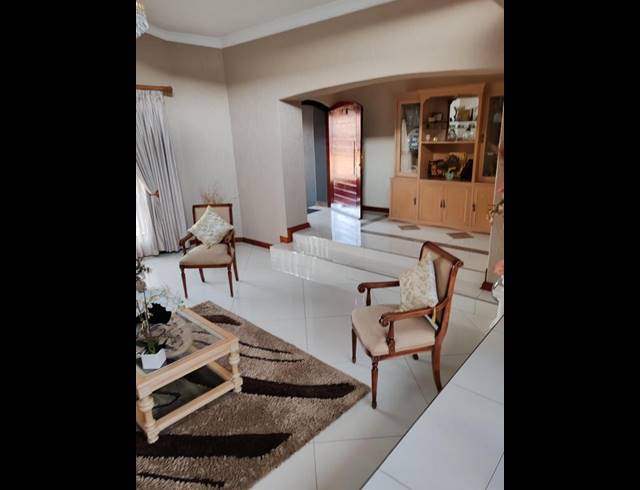 4 BEDROOM HOUSE FOR SALE IN LENASIA